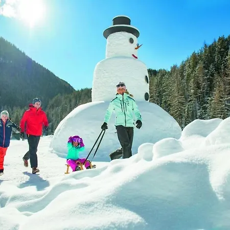 Сasa de vacaciones Spacious Holiday With Terrace *